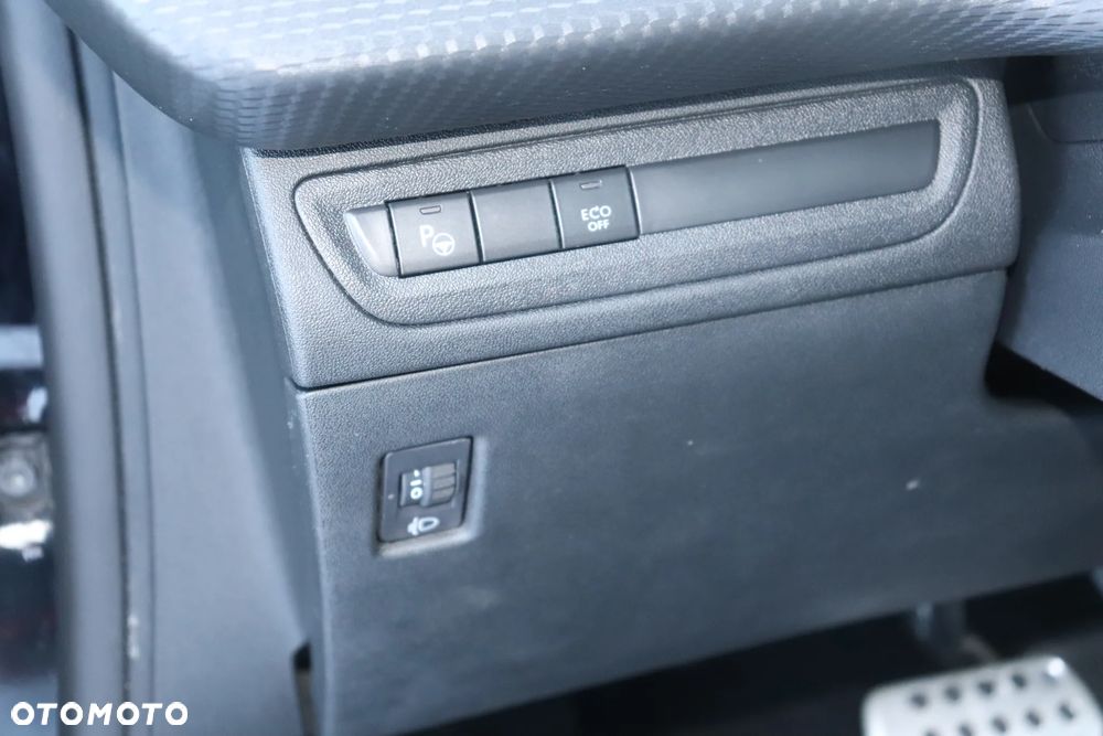 Peugeot 2008 PureTech 130 EAT8 GT Exclusive - 29