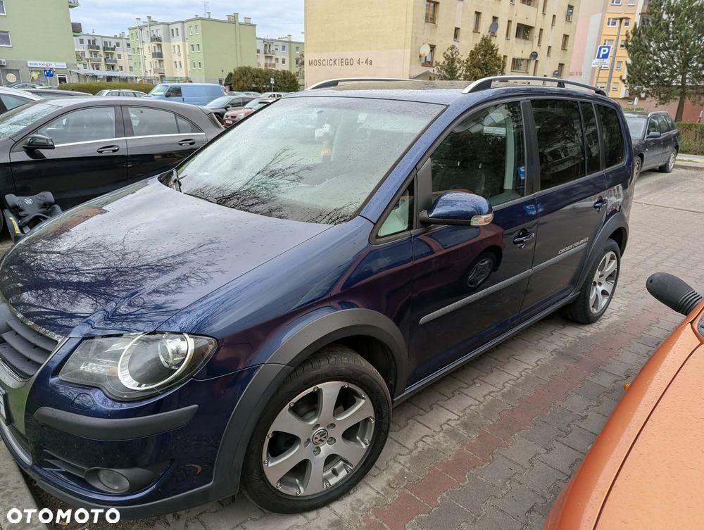 Volkswagen Touran 1.9 TDI DPF DSG Cross - 1
