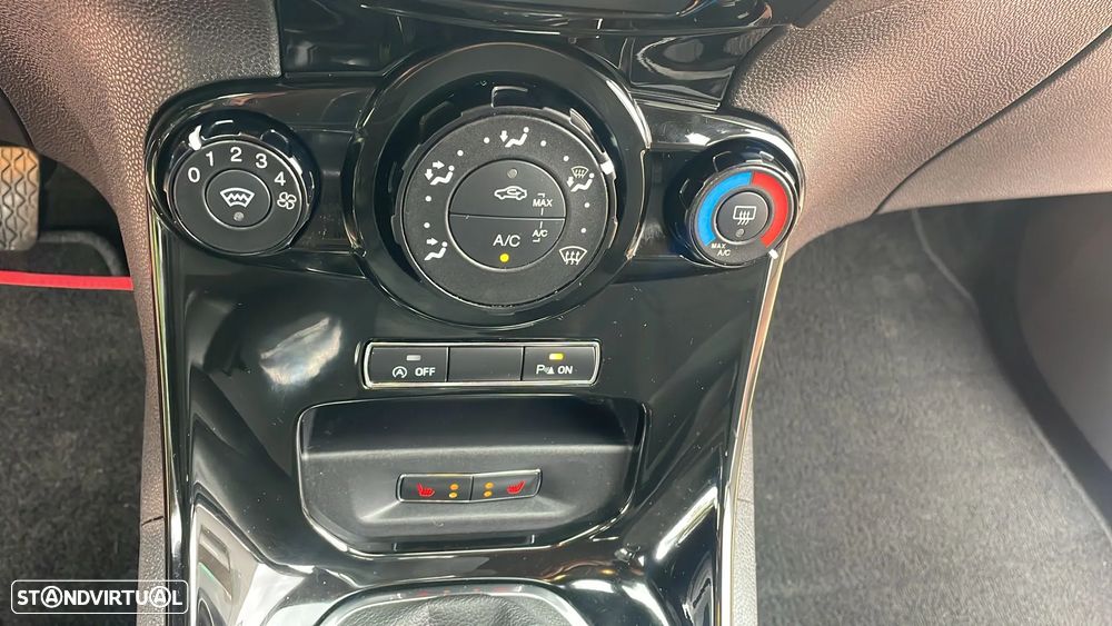 Ford Fiesta 1.0 EcoBoost S&S TITANIUM - 33