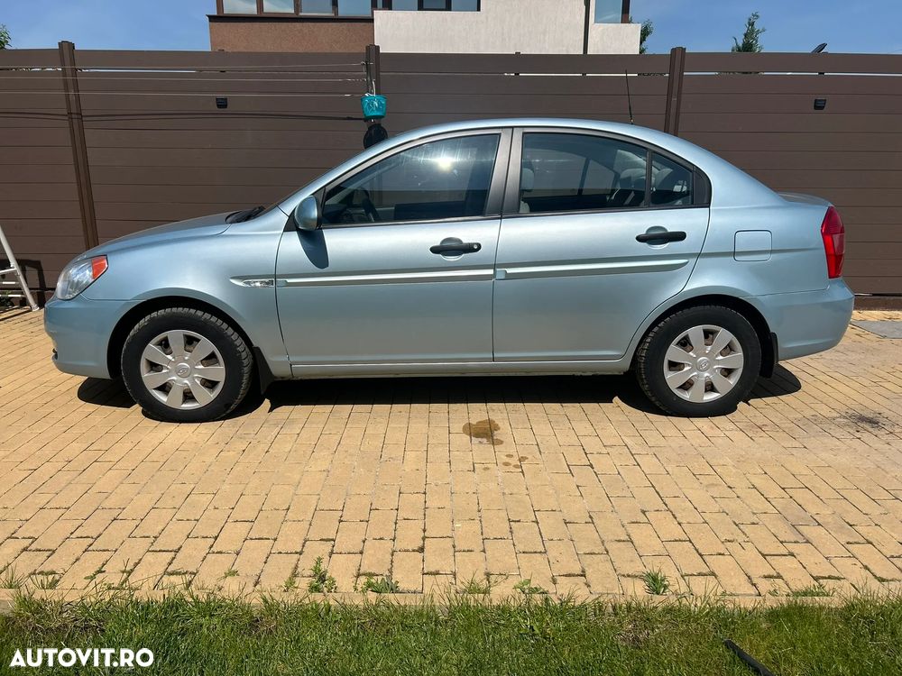 Hyundai Accent MC 1.5 CRDI 4DR GL COMFORT - 4