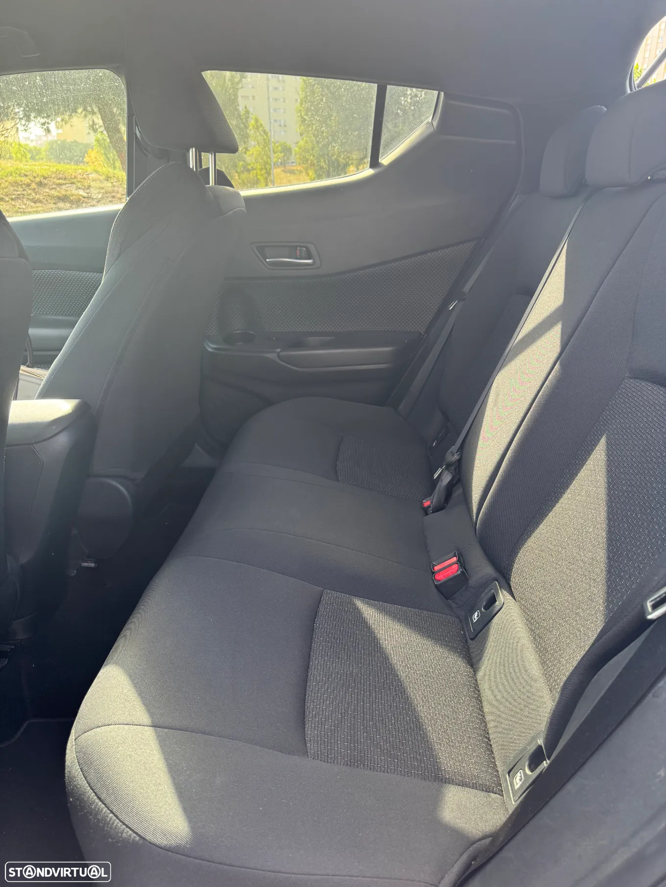 Toyota C-HR 1.8 HSD Comfort - 11
