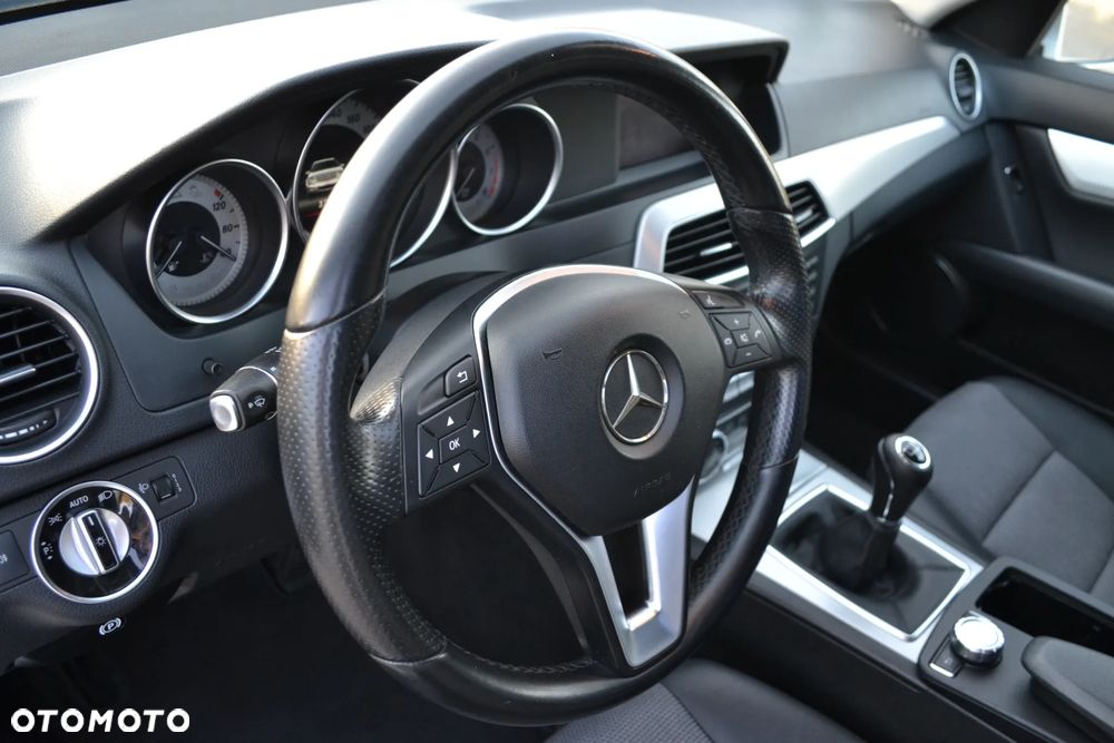 Mercedes-Benz Klasa C - 32