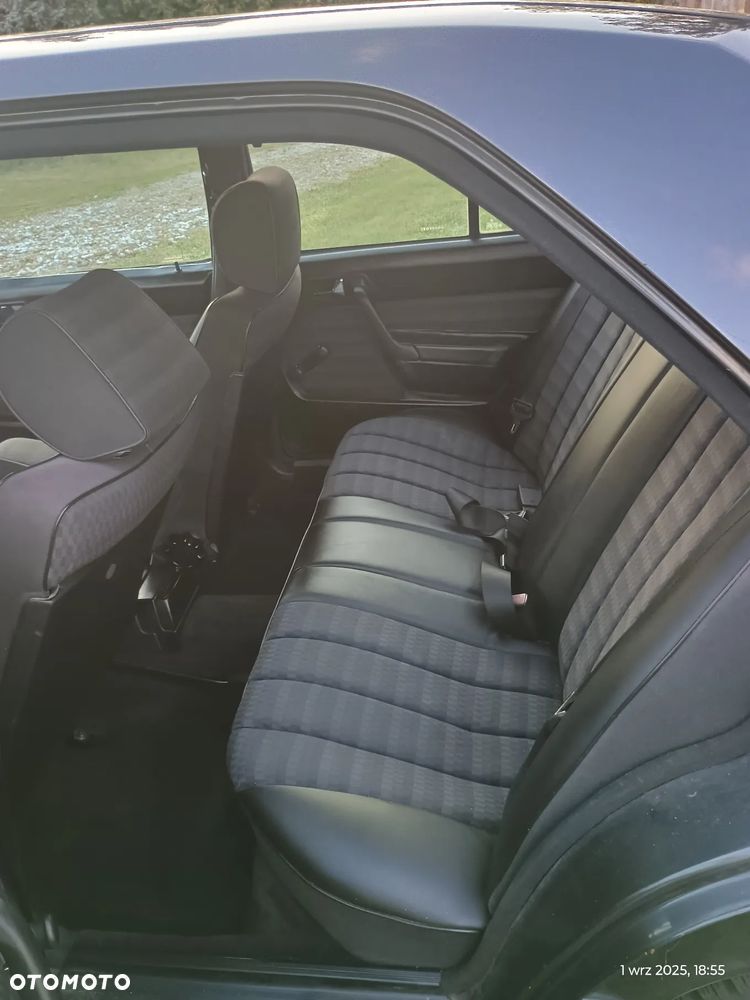 Mercedes-Benz W201 (190) - 12