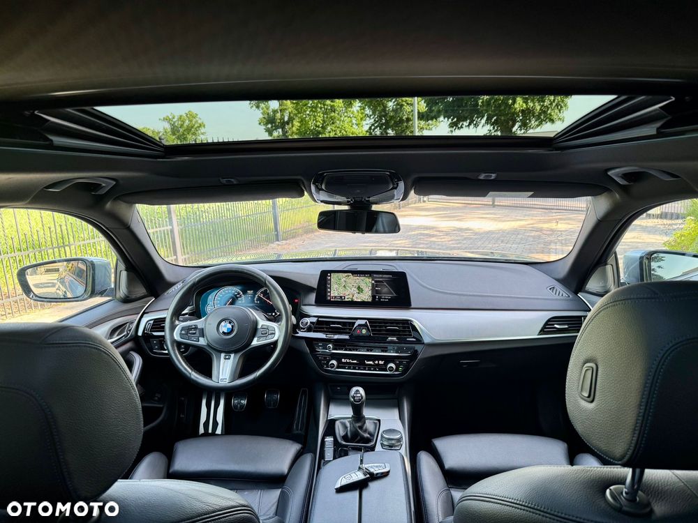BMW Seria 5 520d M Sport - 11
