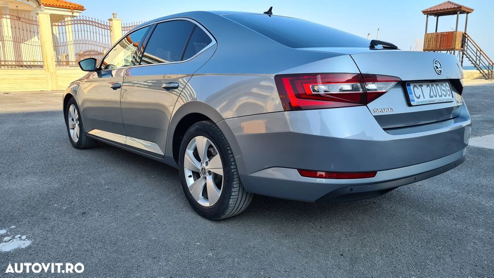 Skoda Superb 2.0 TDI DSG Ambition - 7