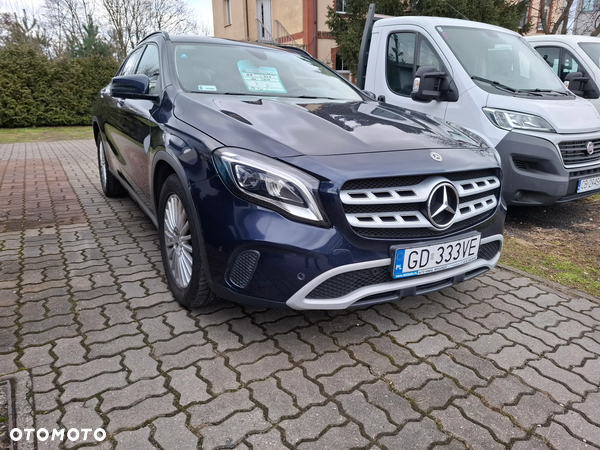 Mercedes-Benz GLA 180 7G-DCT Style
