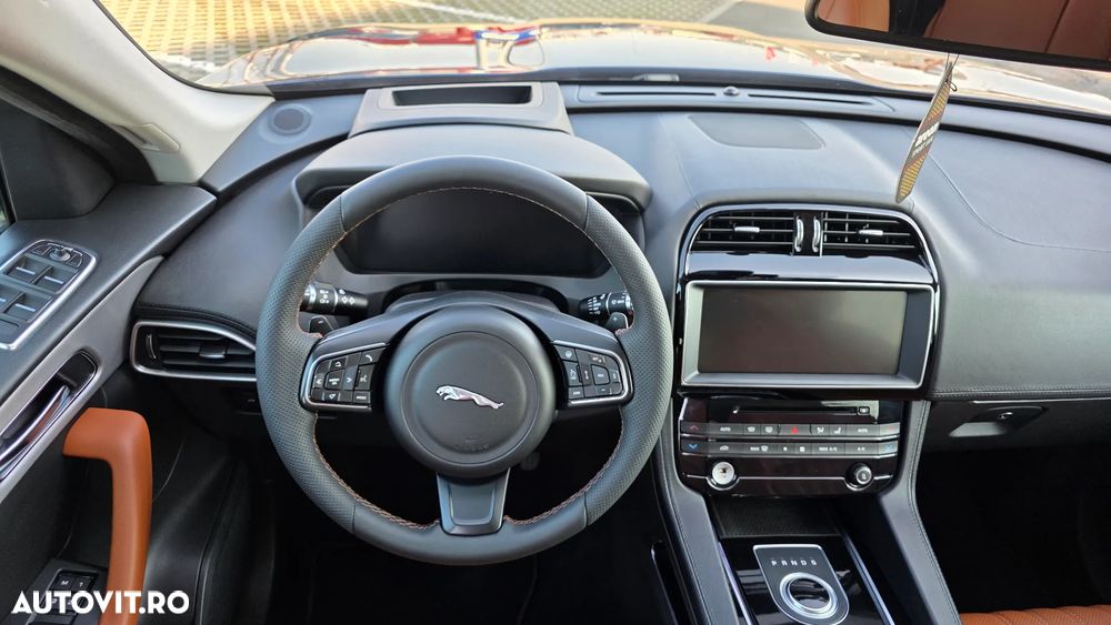 Jaguar F-Pace D300 AWD - 13