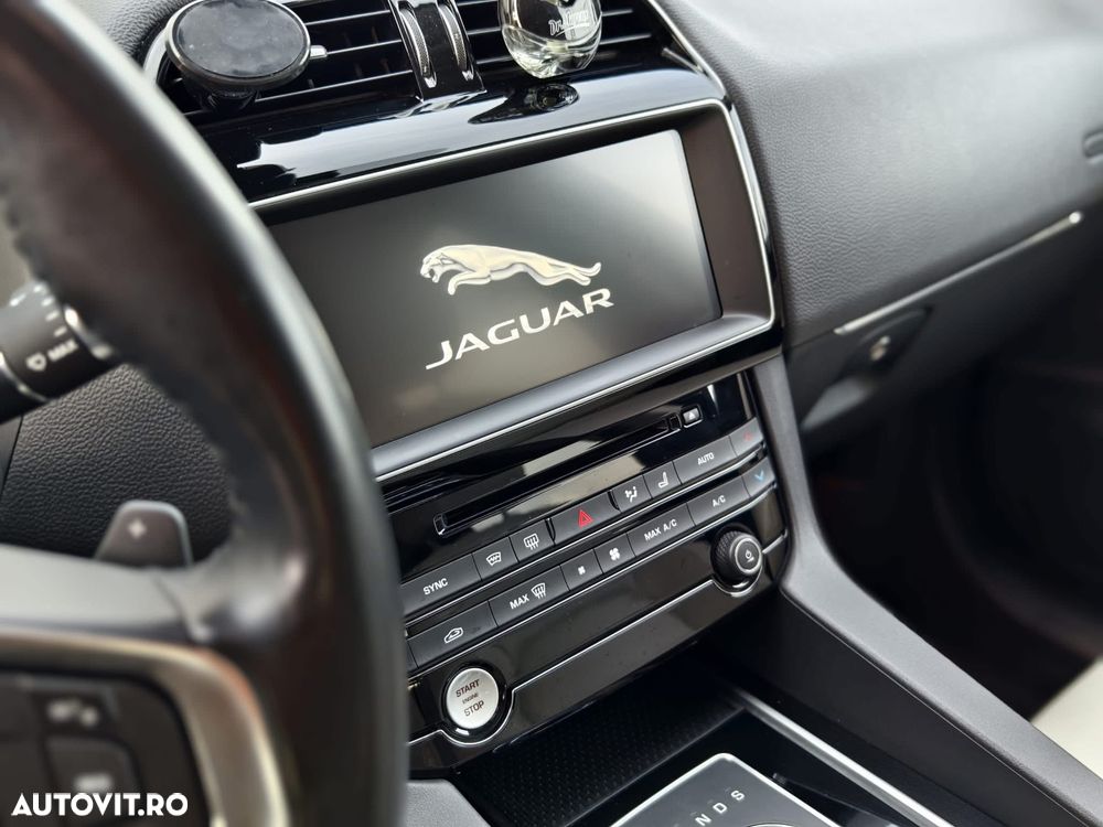 Jaguar F-Pace 25d AWD Prestige - 14