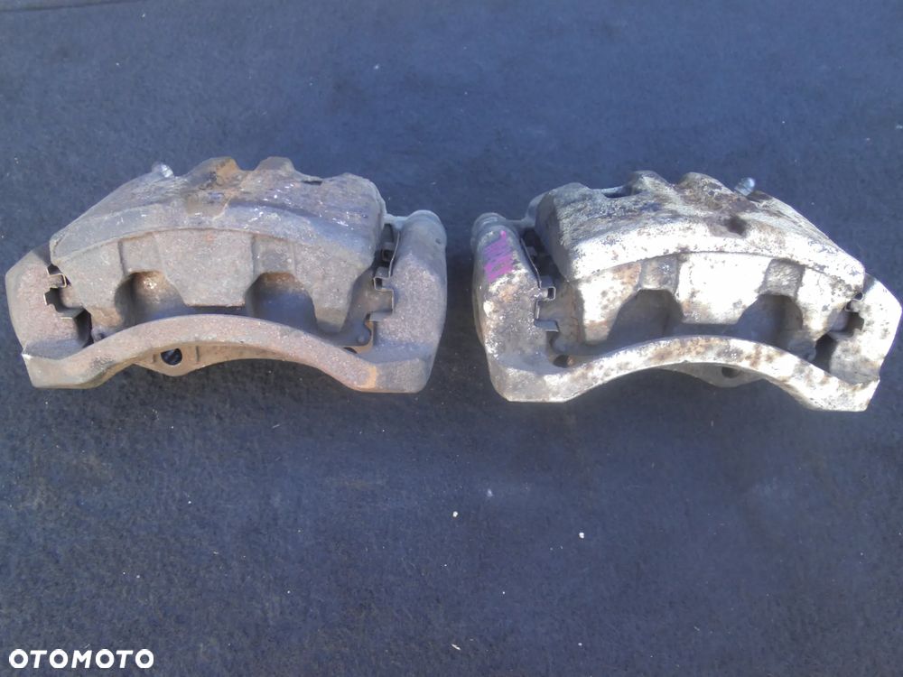 ZACISK LEWY PRZÓD NISSAN X-TRAIL I T30 2.0 4X4 - 2