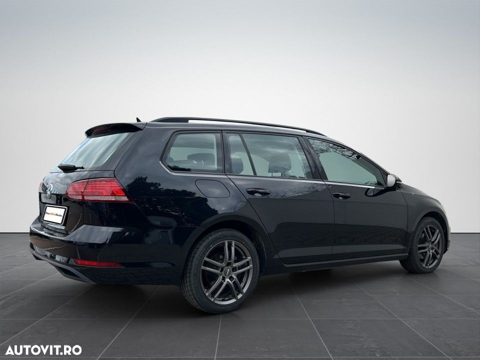 Volkswagen Golf - 6