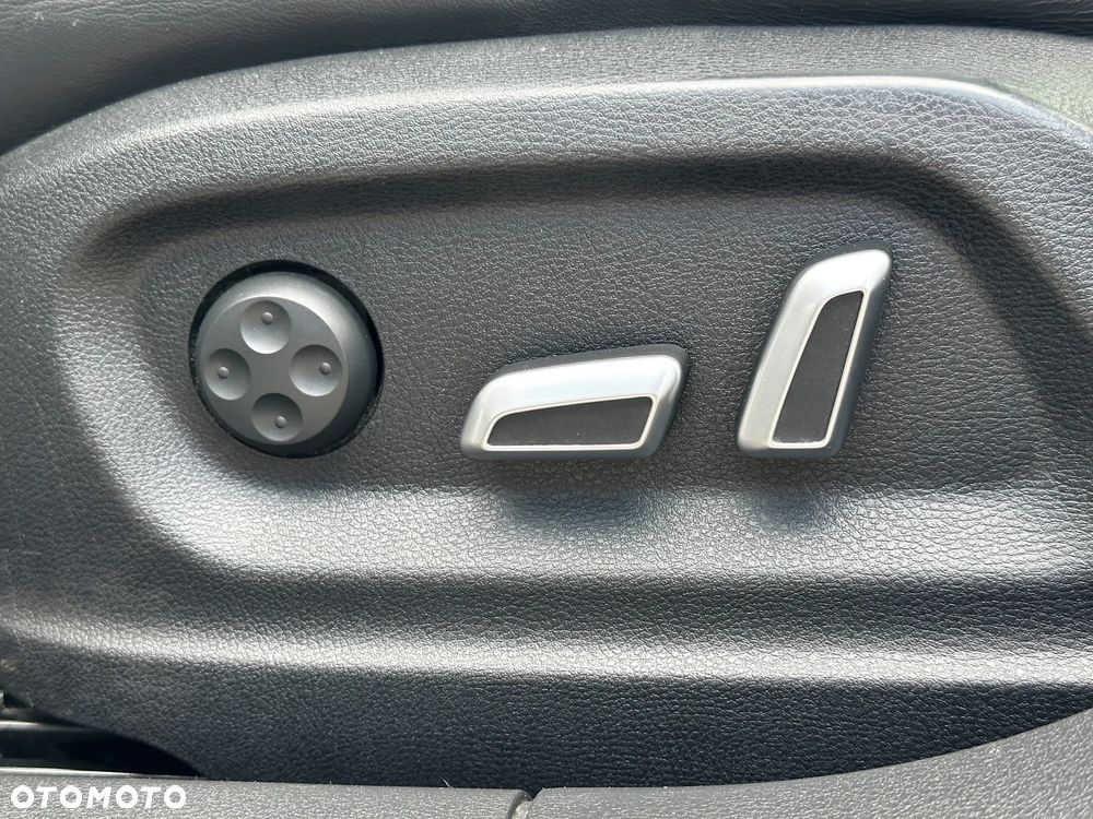 Audi Q3 2.0 TDI Quattro S tronic design - 23