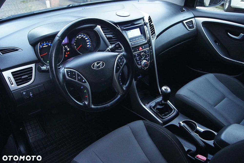 Hyundai i30 blue Kombi 1.4 YES Silver - 15