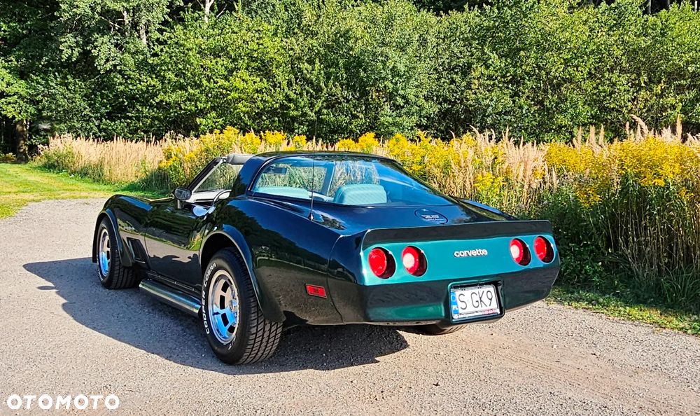 Chevrolet Corvette - 12