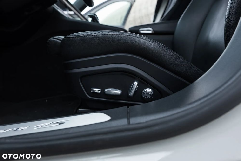 Porsche Panamera 4S - 25