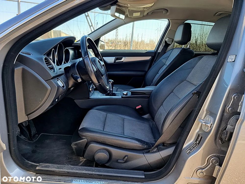 Mercedes-Benz Klasa C 180 CGI BlueEFFICIENCY Avantgarde - 6