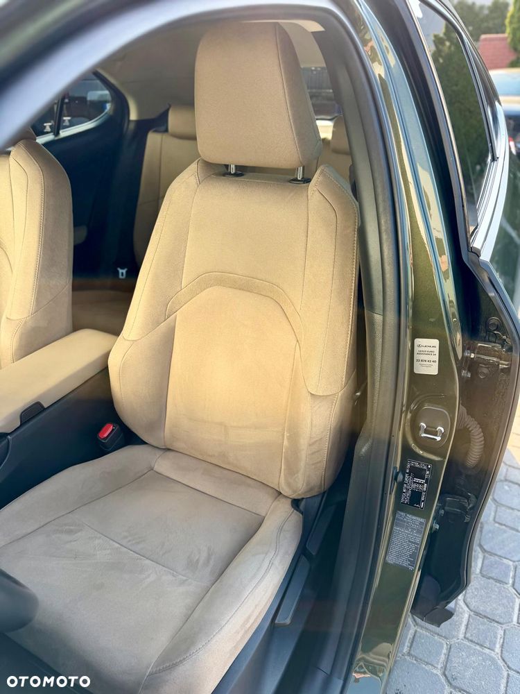 Lexus UX - 15
