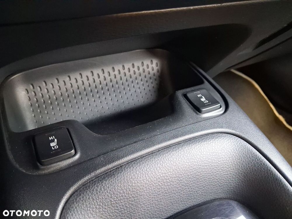 Toyota Corolla 2.0 Hybrid Comfort - 24