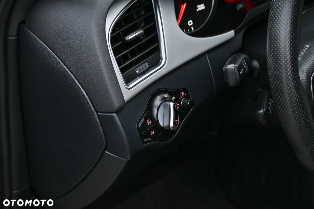 Audi A4 Avant 2.0 TDI DPF S line Sportpaket - 25