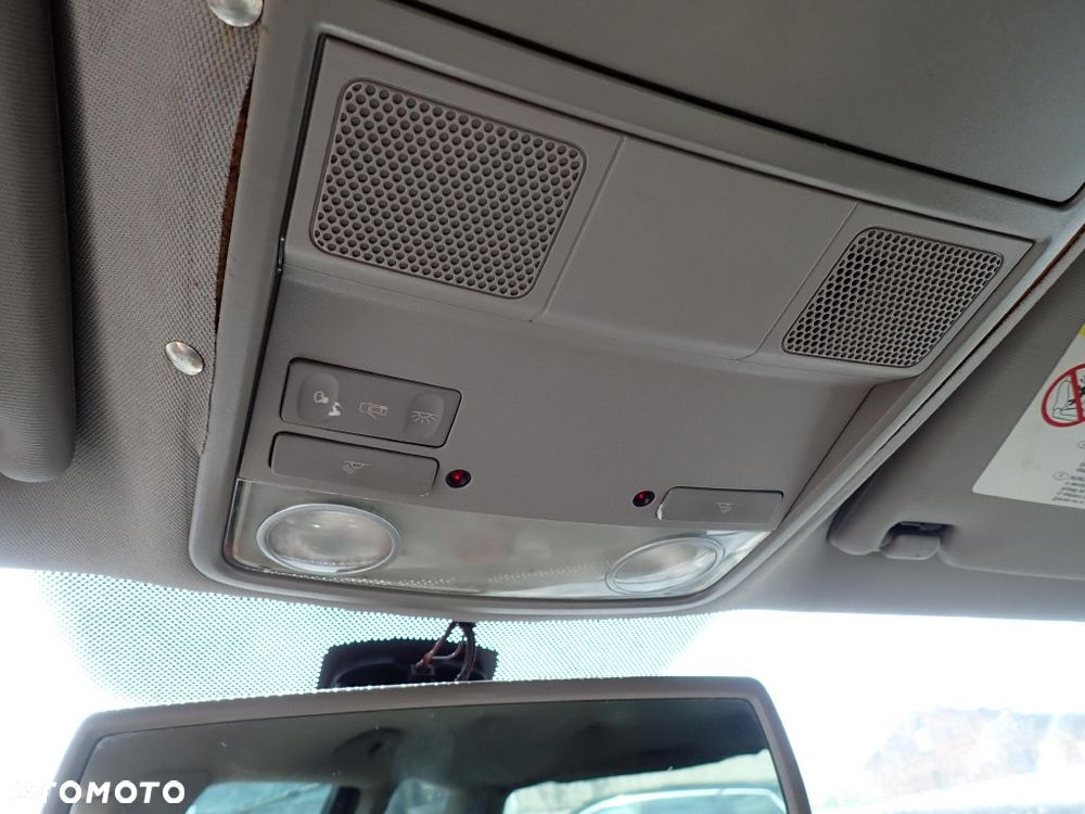 CZĘŚCI - Vw Passat B6 1,9TDI 105KM BXE KOMBI 5B JCX lakier LC8Z  2007r. INDEX - 10046 - 17