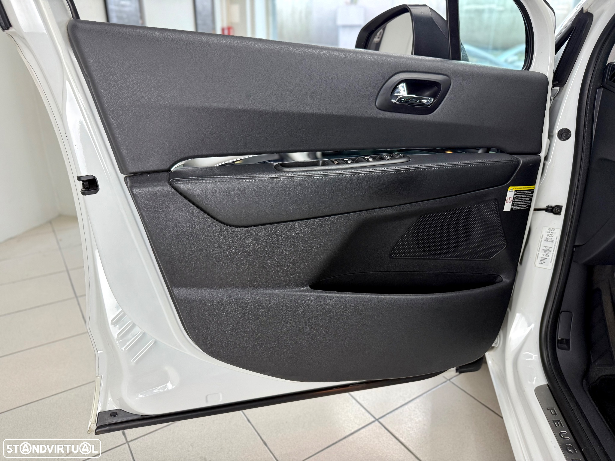 Peugeot 5008 1.6 E-HDi 7L Allure 2-Tronic - 11