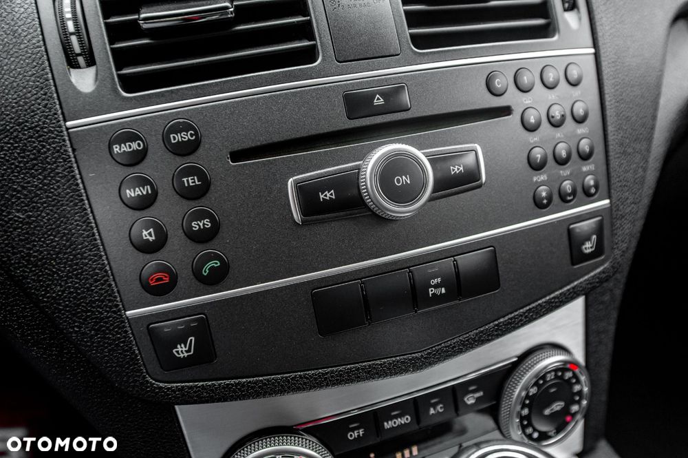 Mercedes-Benz Klasa C 180 BlueEFFICIENCY 7G-TRONIC Avantgarde - 32