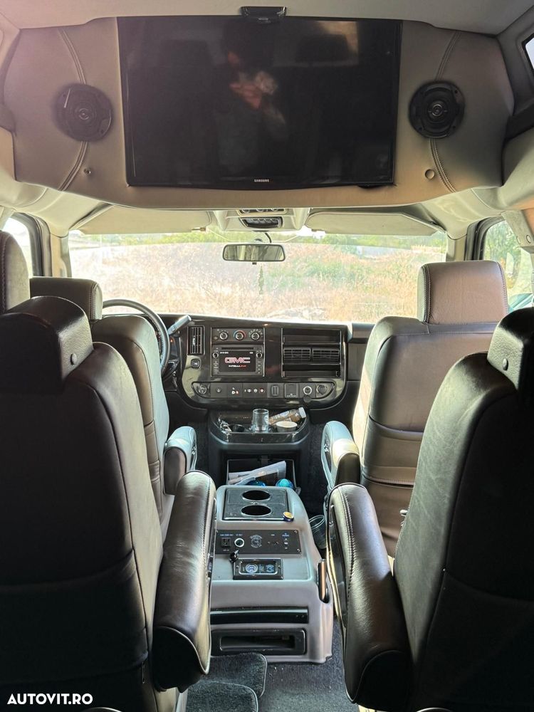 GMC Savana - 16