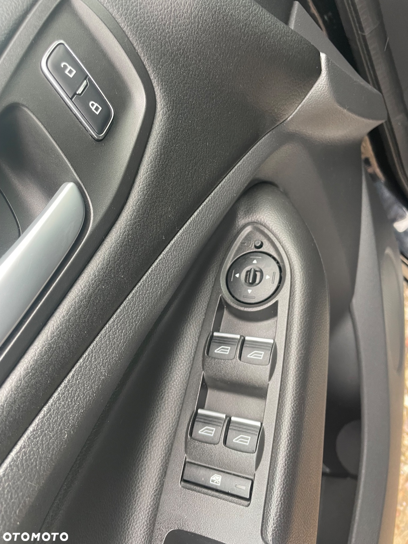 Ford Kuga 2.0 TDCi 2x4 Trend - 12