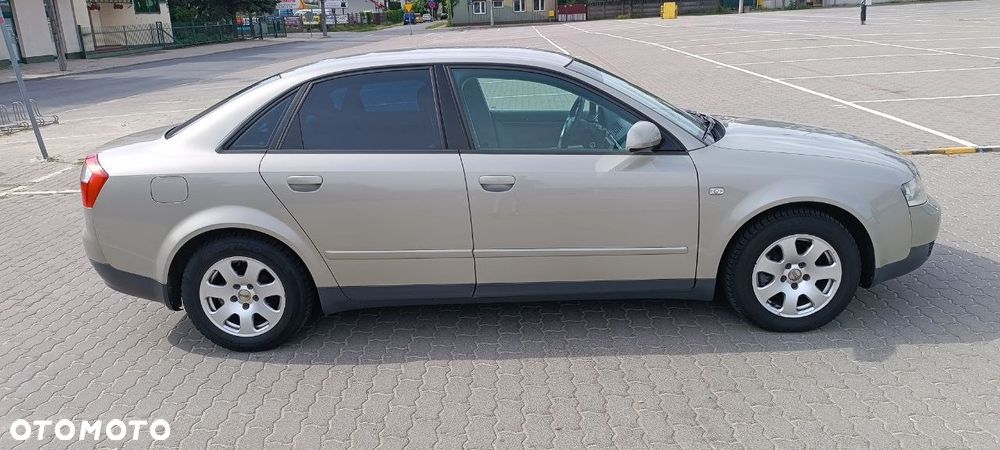 Audi A4 Limousine - 1