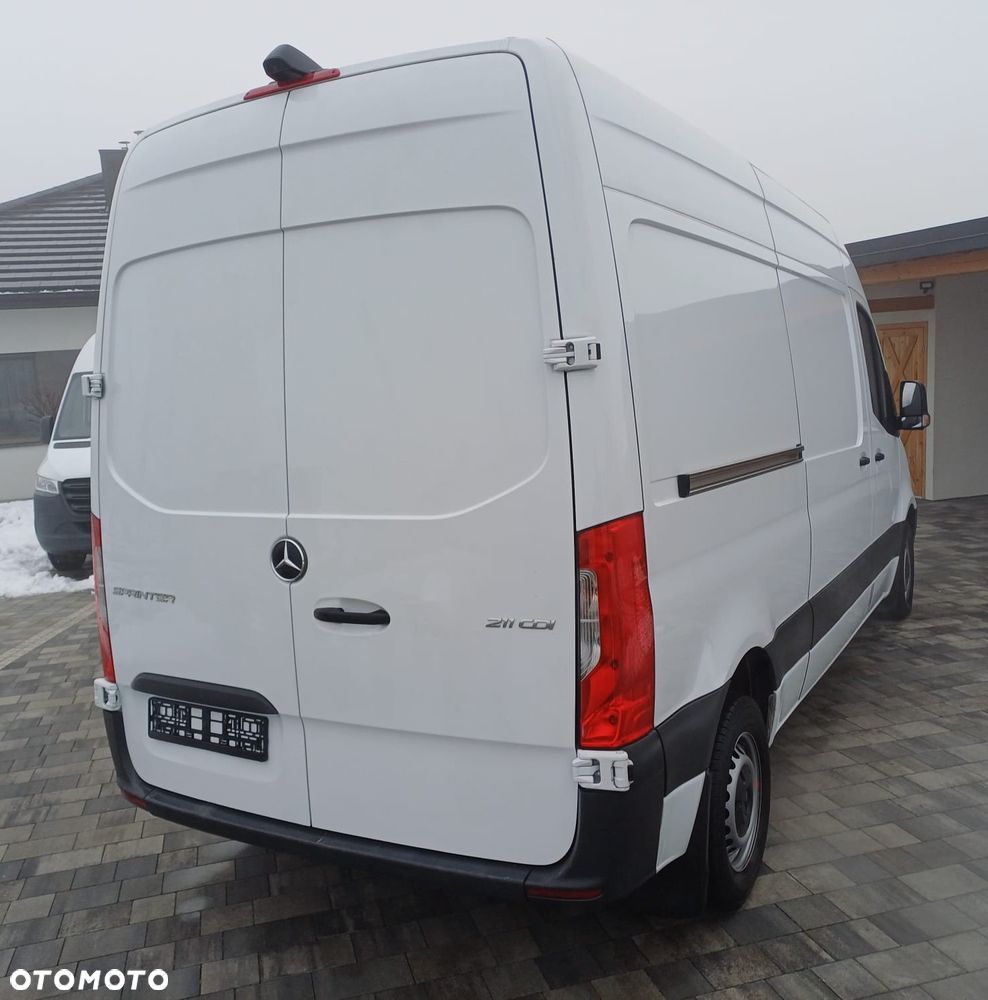 Mercedes-Benz Sprinter - 4
