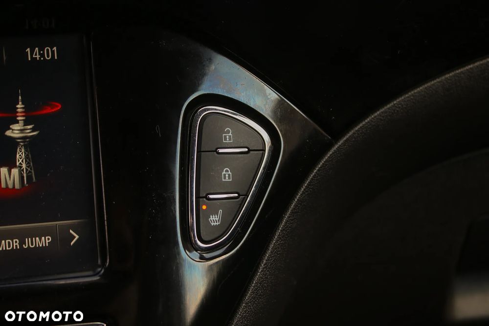 Opel Corsa 1.4 16V Cosmo - 38