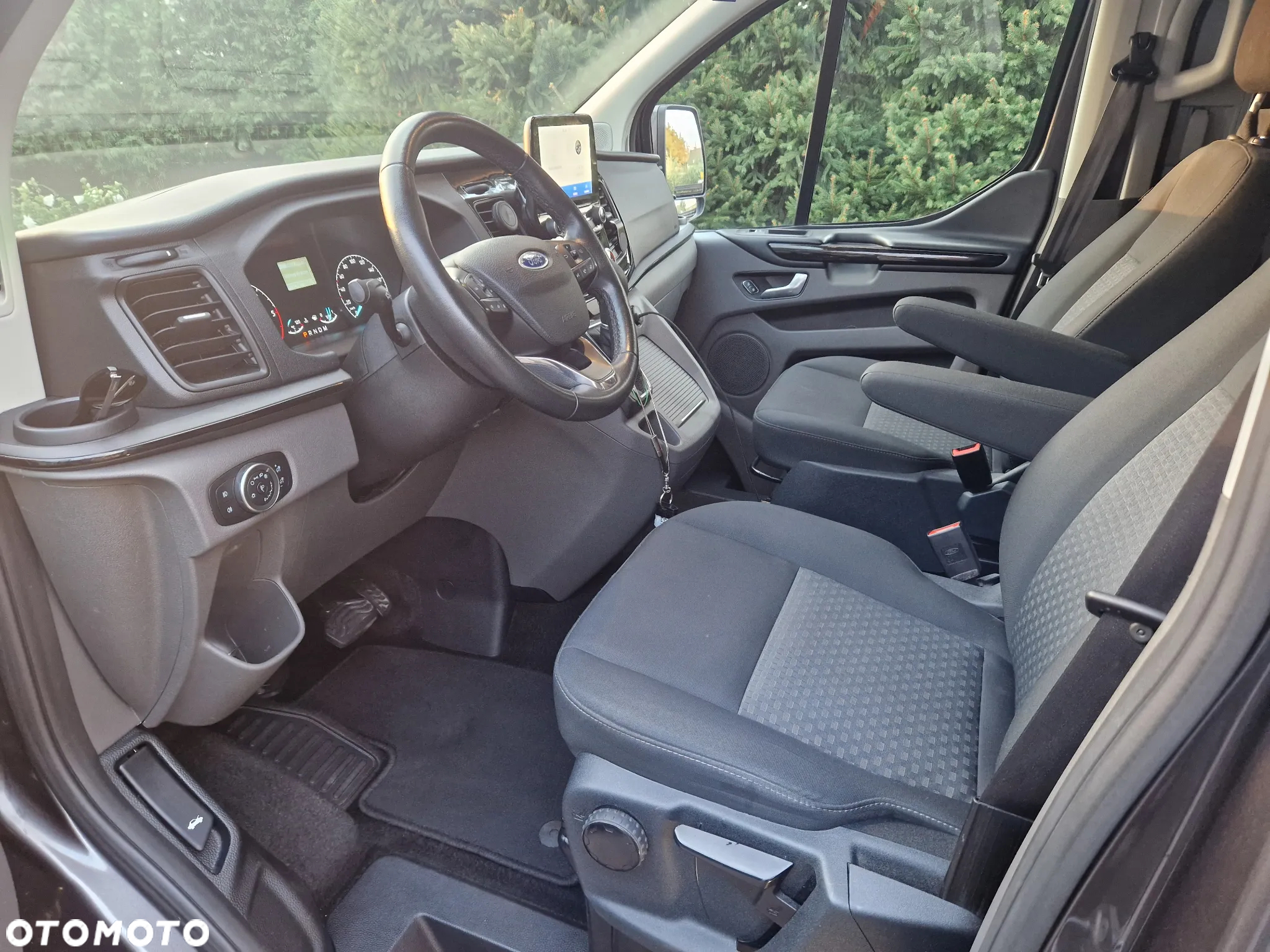 Ford Tourneo Custom - 16