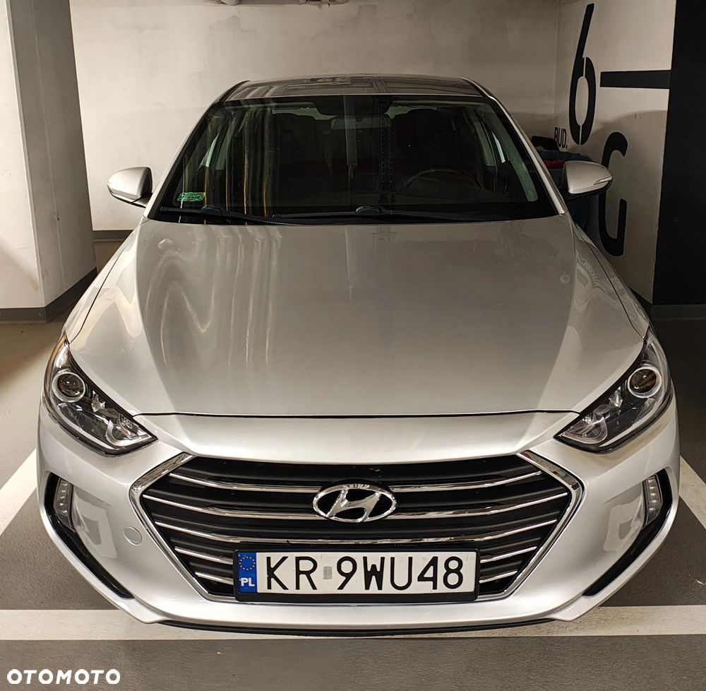 Hyundai Elantra - 2
