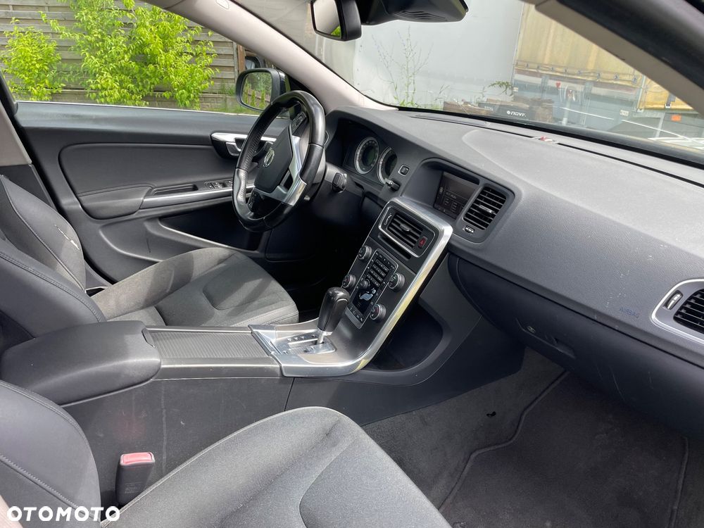 Volvo S60 D5 AWD - 8