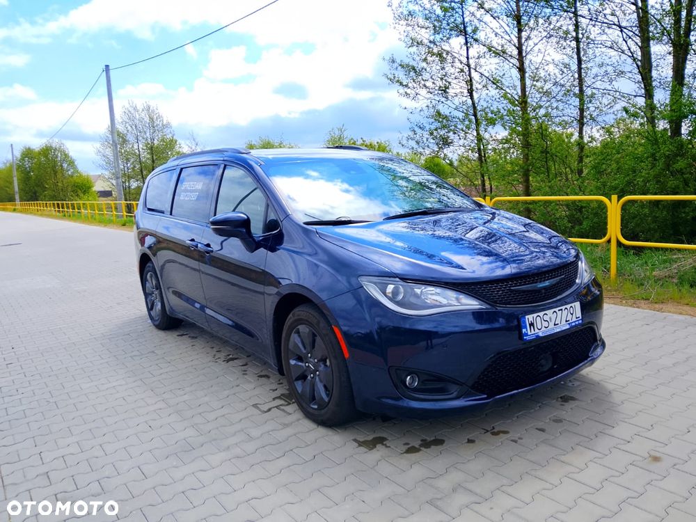 Chrysler Pacifica - 1