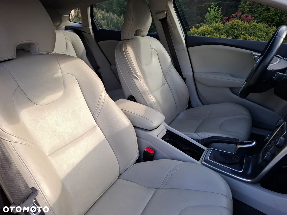 Volvo V40 D4 Geartronic You - 17