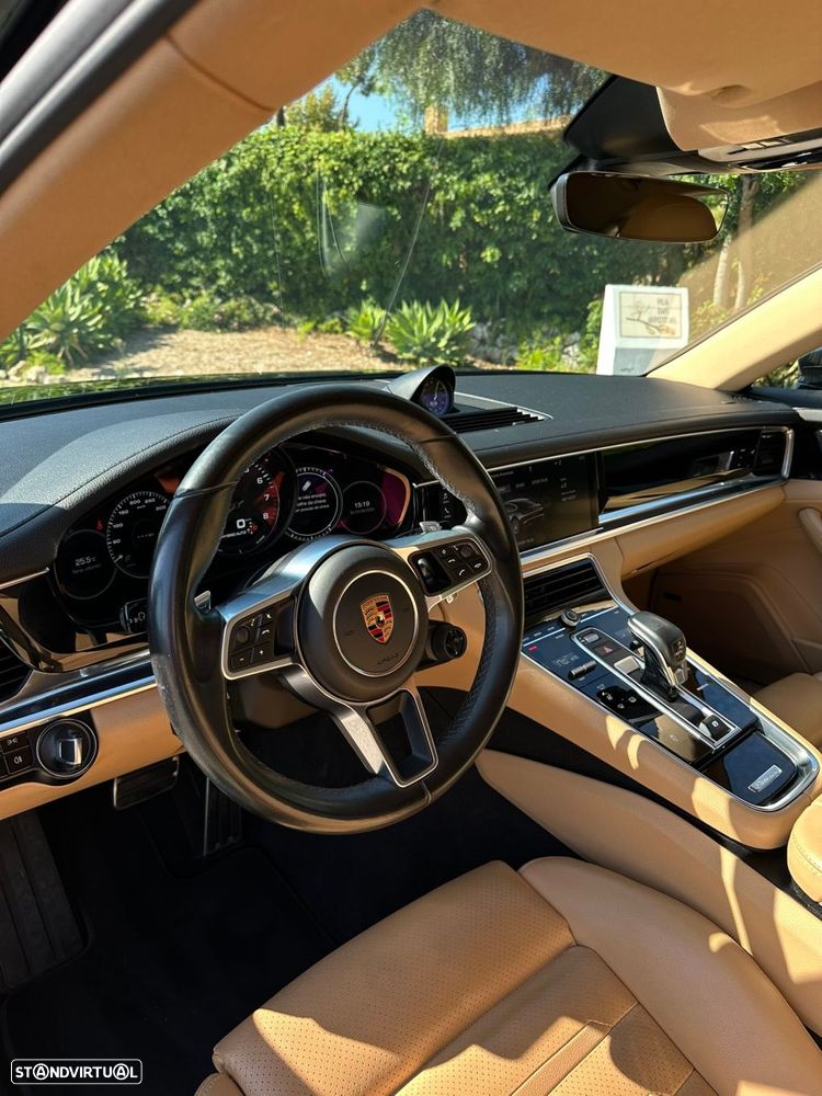 Porsche Panamera - 16