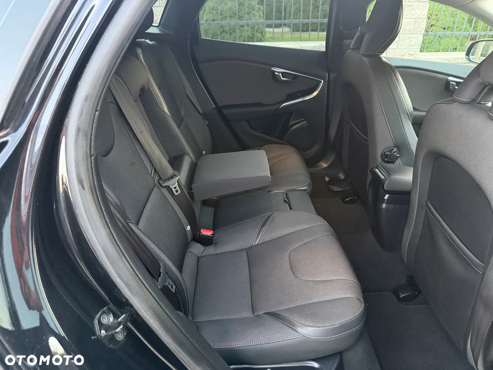 Volvo V40 T4 Powershift Momentum - 24