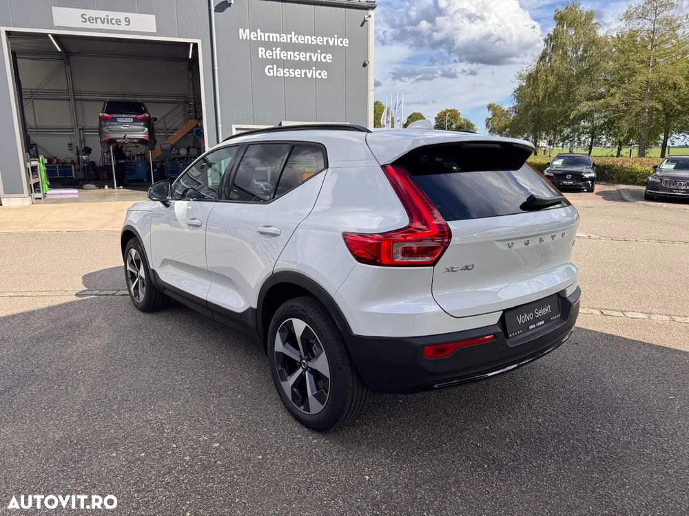 Volvo XC 40 B3 AT FWD MHEV Plus Dark - 4