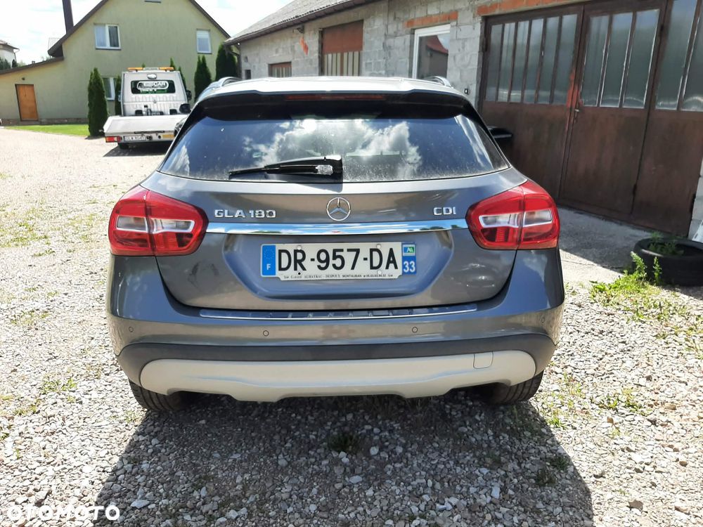 Mercedes-Benz GLA 180 d Urban - 9