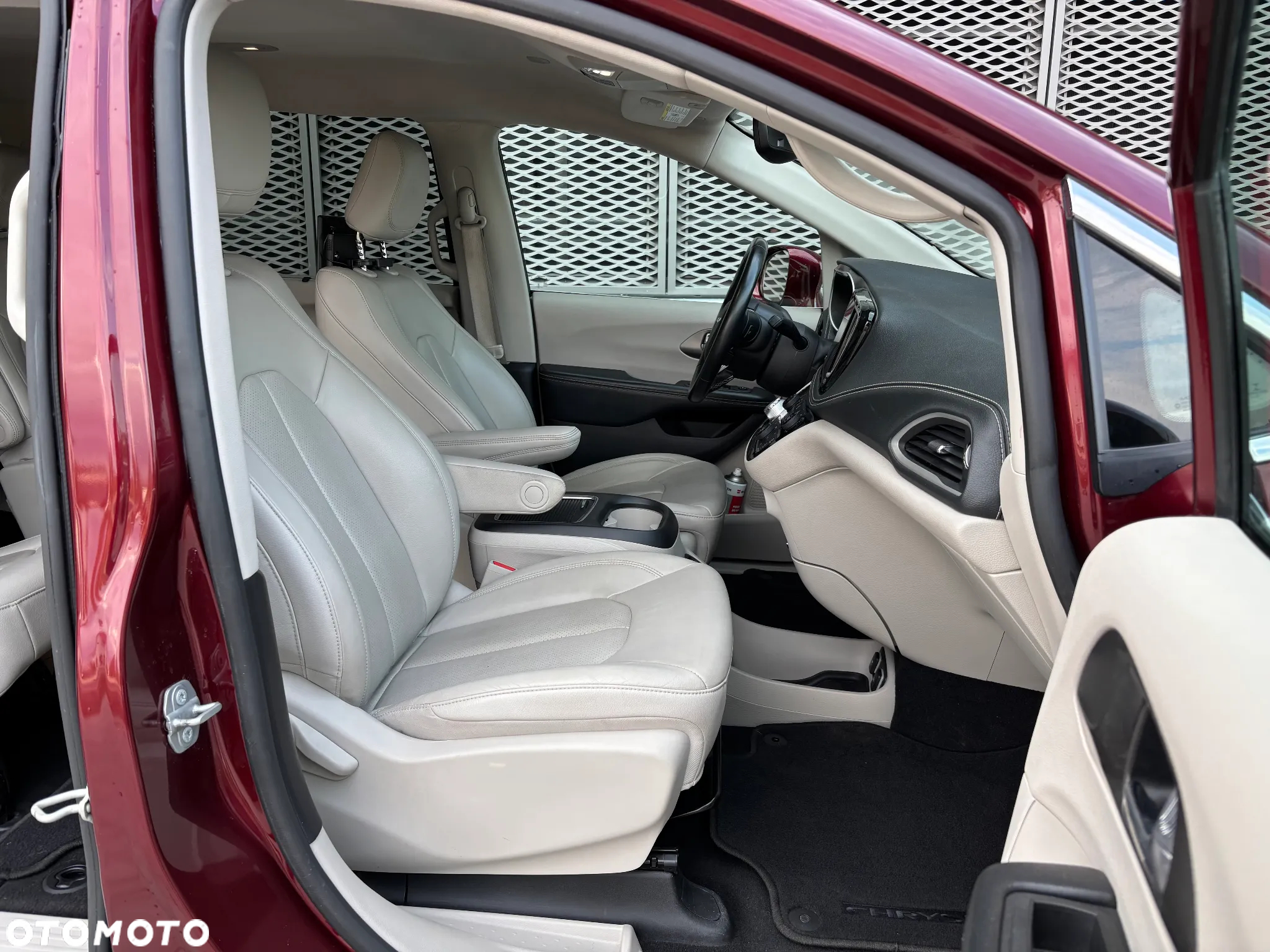 Chrysler Pacifica - 11