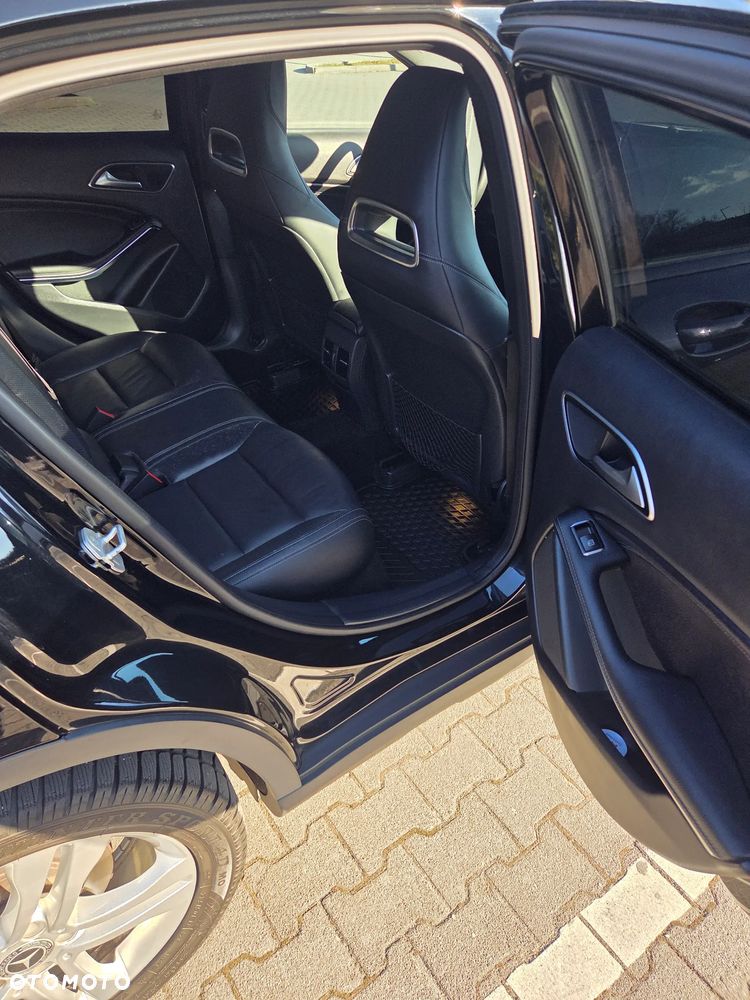 Mercedes-Benz GLA 220 d 4Matic 7G-DCT Style - 9