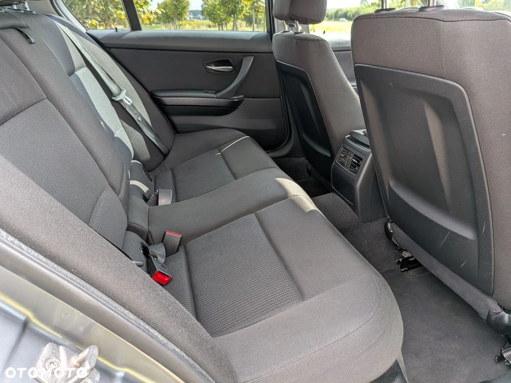 BMW Seria 3 318d - 11