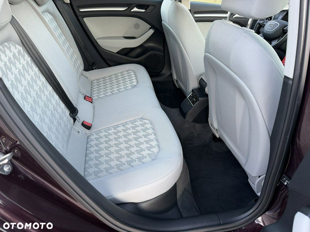 Audi A3 Sportback 1.6 TDI DPF Attraction - 33