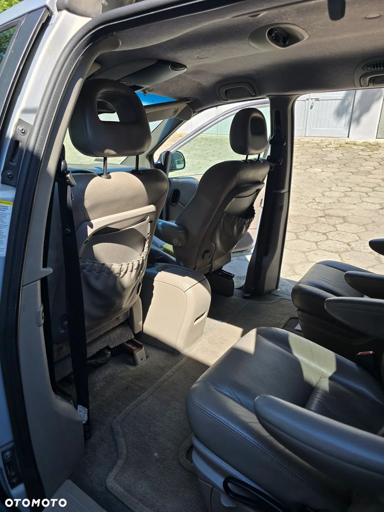 Chrysler Grand Voyager 3.3L Limited - 13