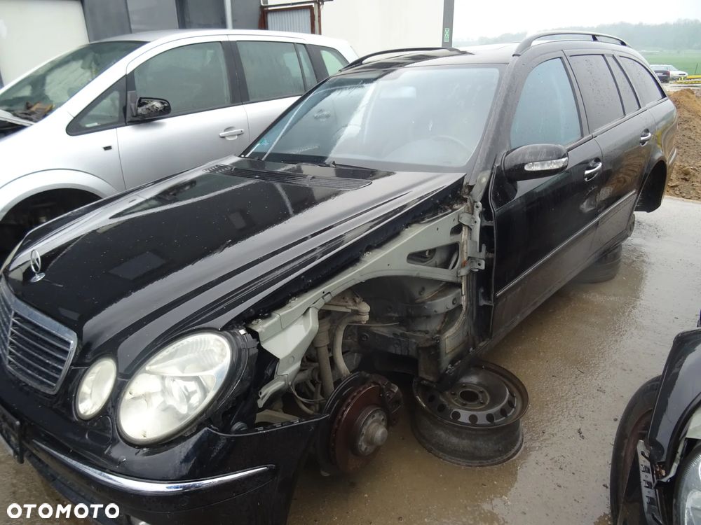 Mercedes w211 combi 1.8 benzyna 2004  lakier(197) na części - 2