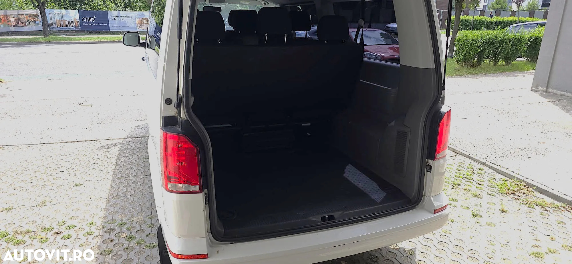 Volkswagen Caravelle - 6