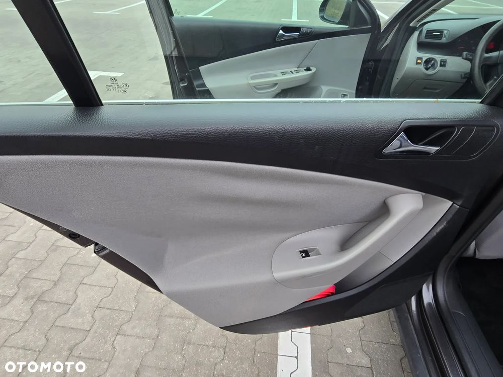 Volkswagen Passat 1.9 TDI Comfortline - 21