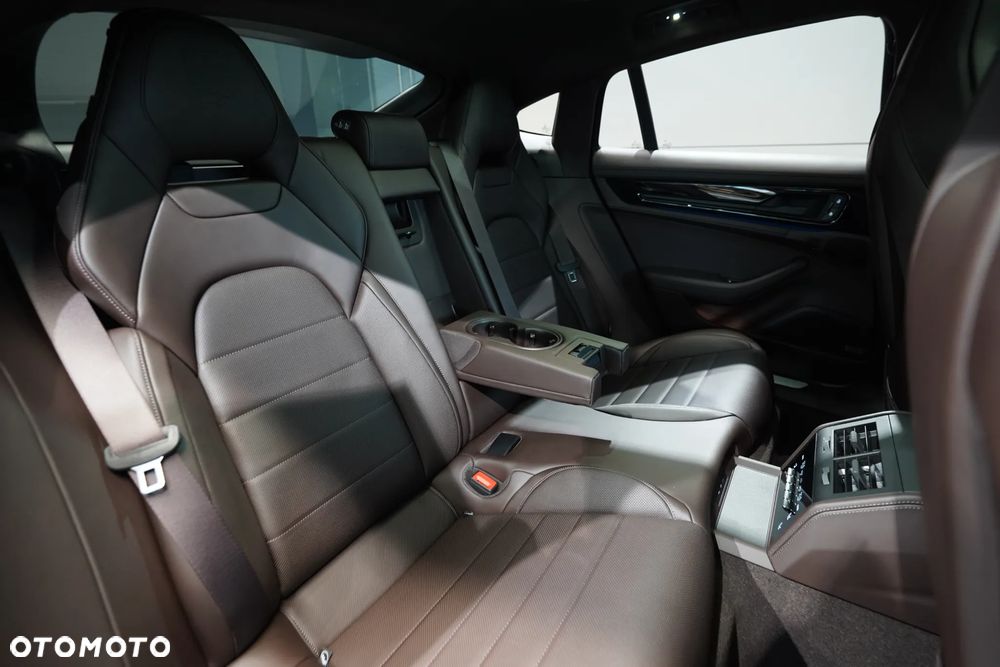 Porsche Panamera 4S E-Hybrid PHEV - 11