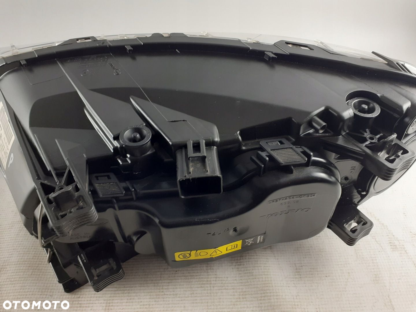 Lampa prawa przód Volvo XC70 V70 S80 ksenon 2007-16 - 10