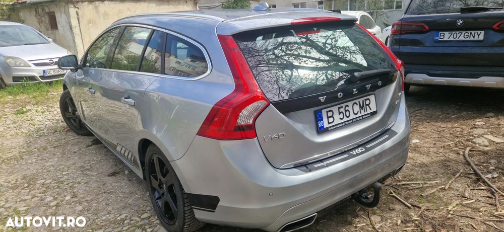 Volvo V60 D6 Plug-In-Hybrid AWD Geartronic Summum - 2